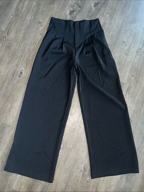 Minimalist High-Waisted Wide-Leg Pleated Trousers